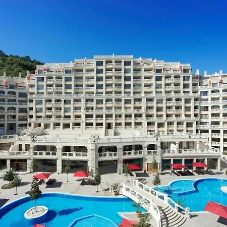 South Bay 2bdrm Ap With Pool And Apartamento Varna