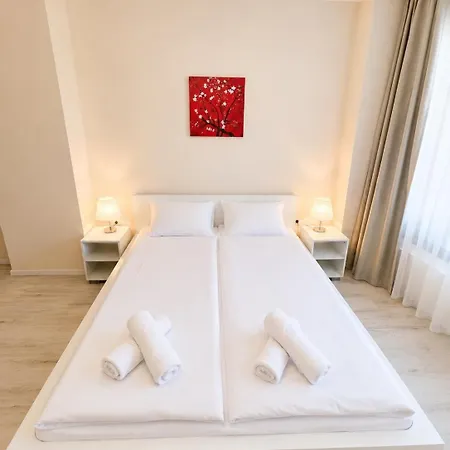 South Bay 2bdrm Ap With Pool And Apartamento Varna