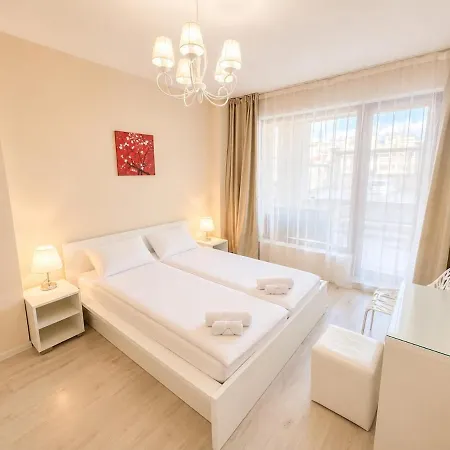 South Bay 2bdrm Ap With Pool And Apartamento Varna