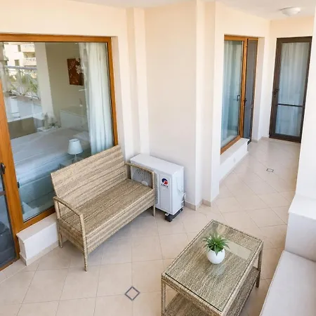 South Bay 2bdrm Ap With Pool And Varna