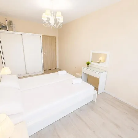 South Bay 2bdrm Ap With Pool And * Varna
